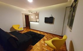 Apartamento de frente na avenida principal